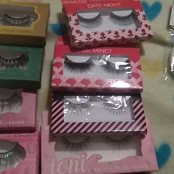 Women's eyelash 16 pc gift set - Picture 7 of 7